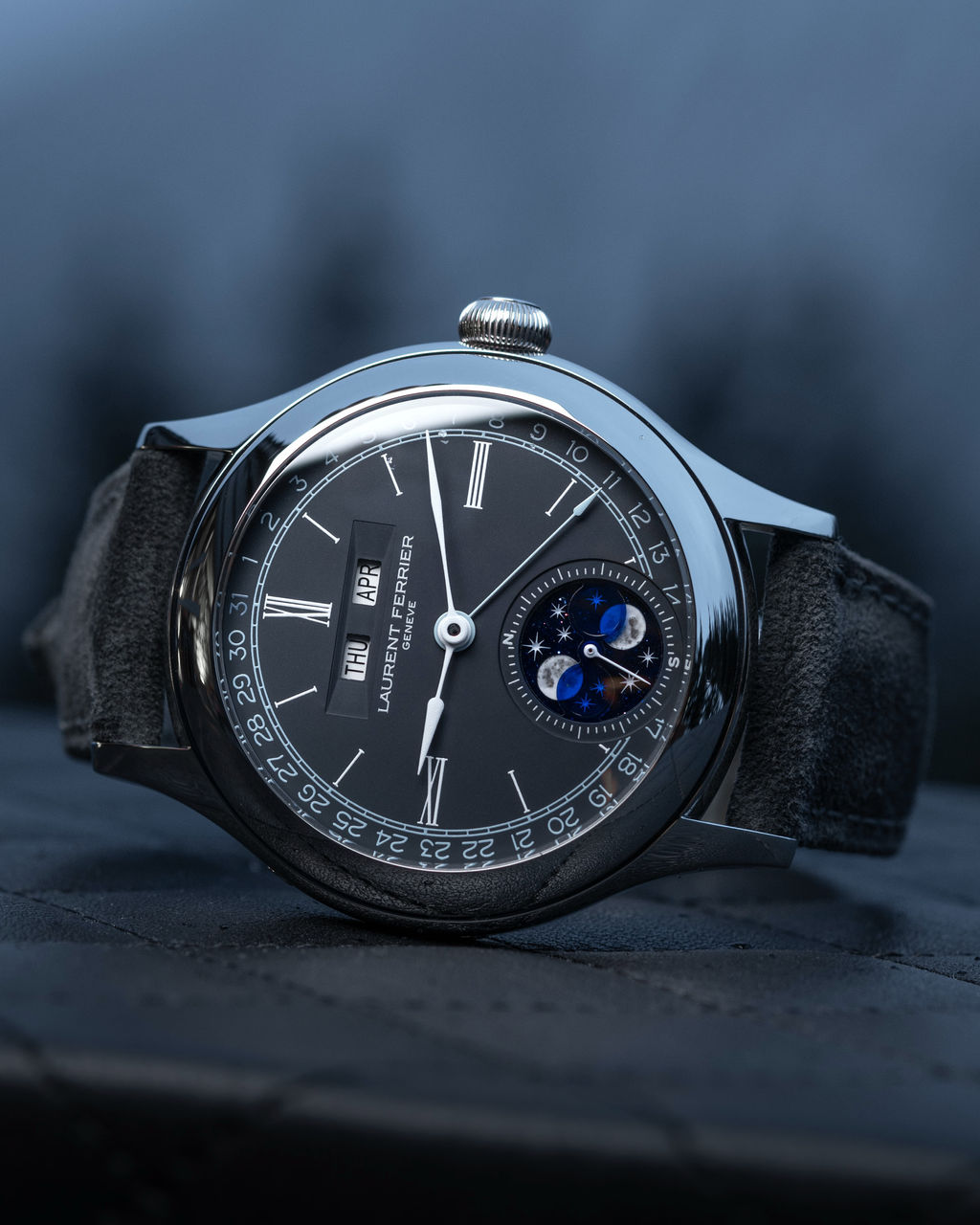 LAURENT-FERRIER_CLASSIC-MOON-BLUE_03.jpg