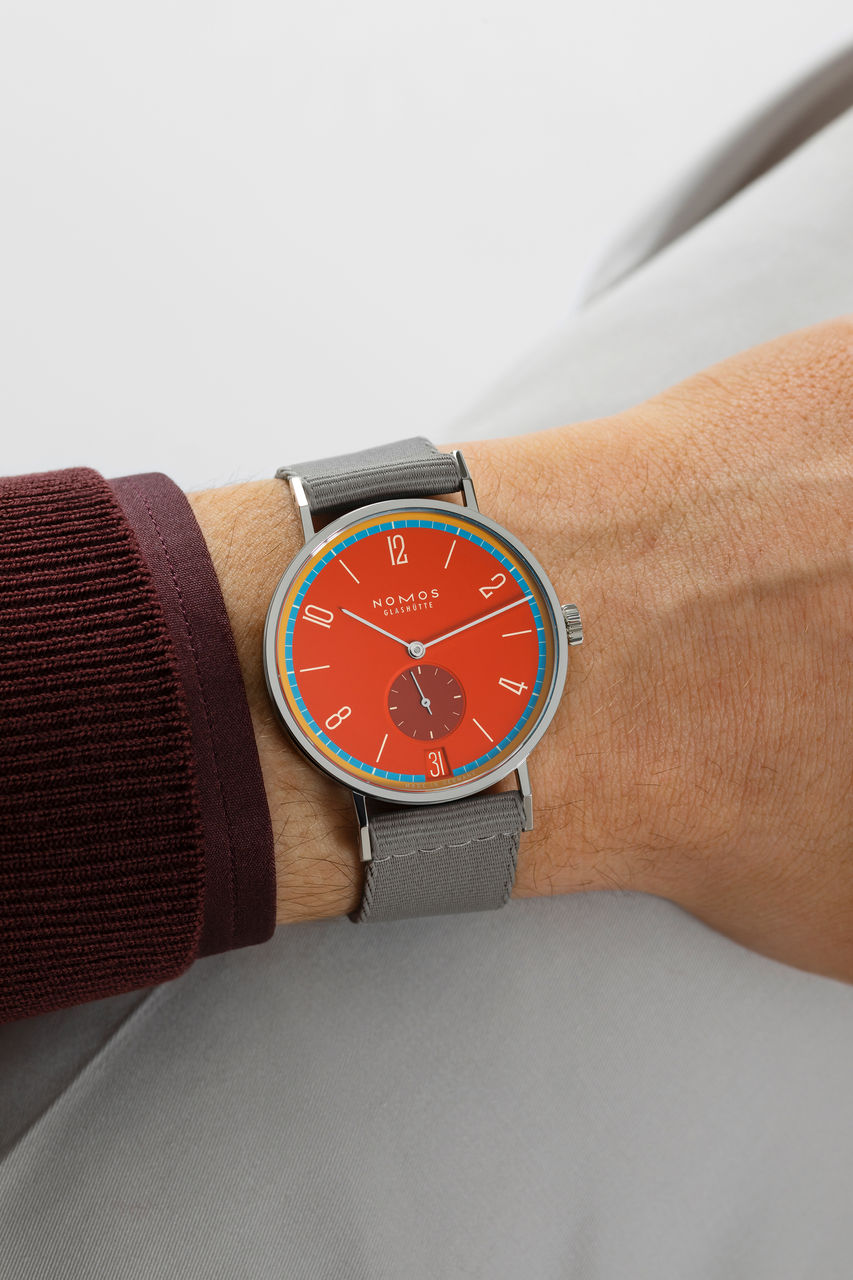 nomos_tangent-38-datum-sportbunt-main-05.jpg