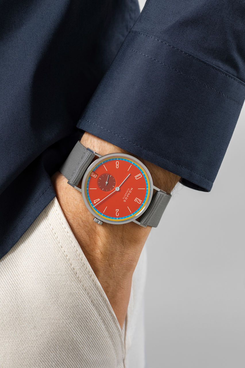 nomos_tangente-38-datum-sportbunt-14.jpg