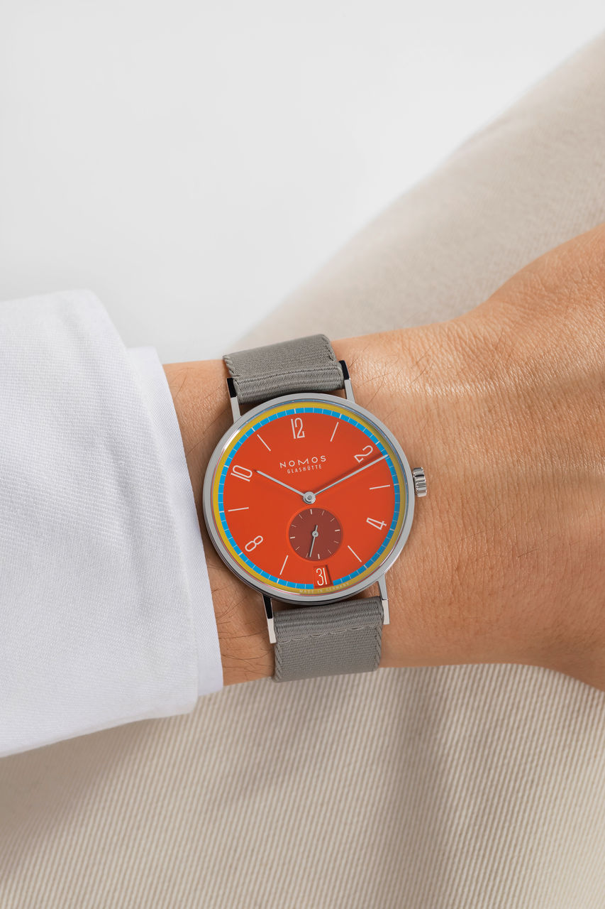 nomos_tangente-38-datum-sportbunt-16.jpg